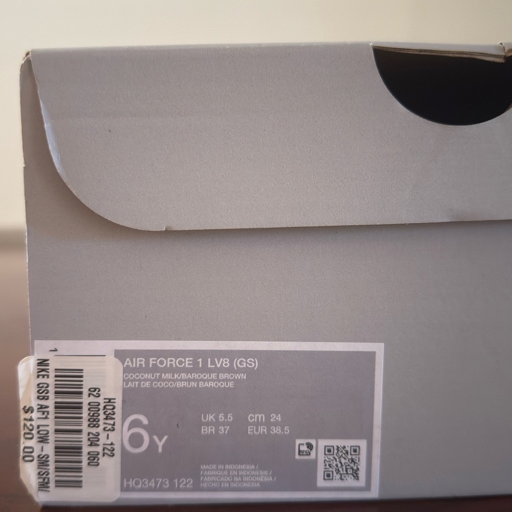 Nike Women's Sneakers in Cream and Brown - Picture 4 of 4